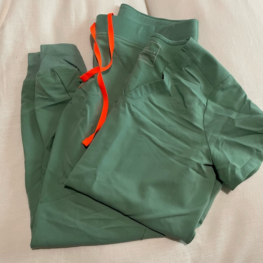 FIGS scrubs top & bottom